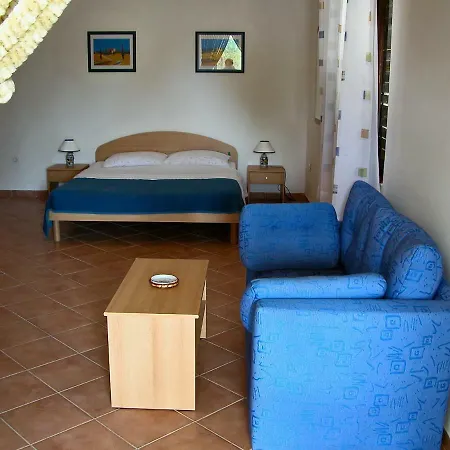 Neven Paklenica Penzion