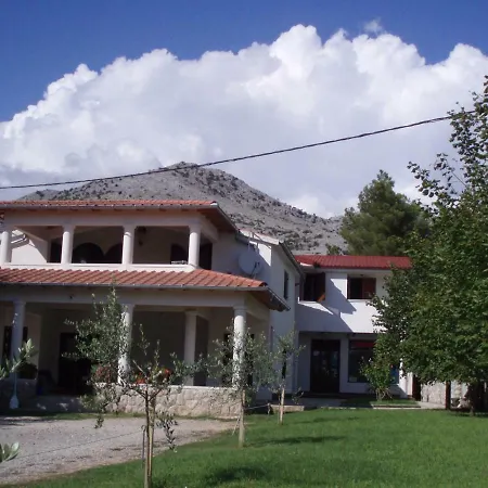 Neven Paklenica Penzion