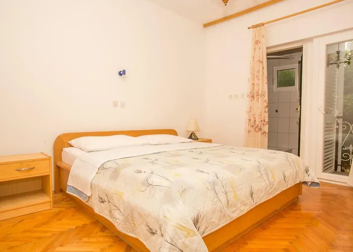 Gostinjska kuća Neven Paklenica